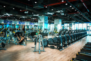 Không gian tập luyện tại Bluegym với các thiết bị tập hiện đại